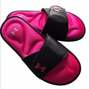 Under Armour Slides Girls Ignite 1X Size 3Y Hot Pink Black Shoes Foam 
Youth